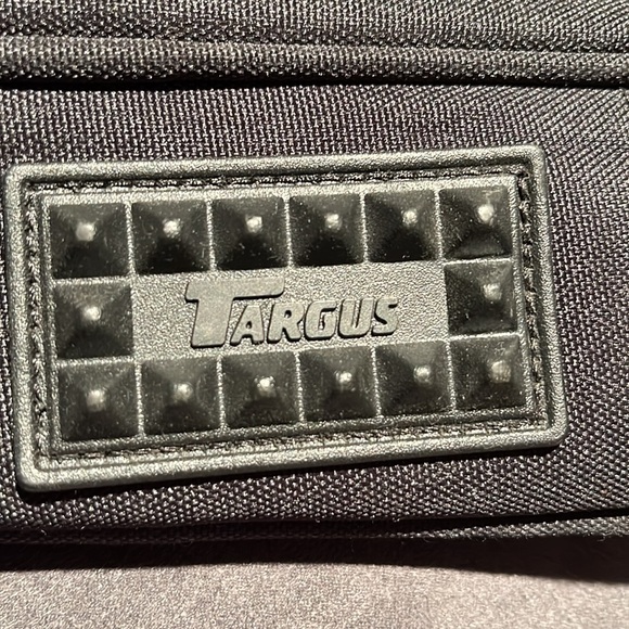 Targus Laptop Bag Classic Slim Briefcase Messenger Bag,Foam Padded Laptop Case - Picture 10 of 15